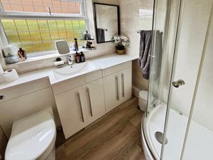 Shower room- click for photo gallery